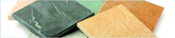 Musterplatten verschiedener Naturstein- und Keramikfliesen